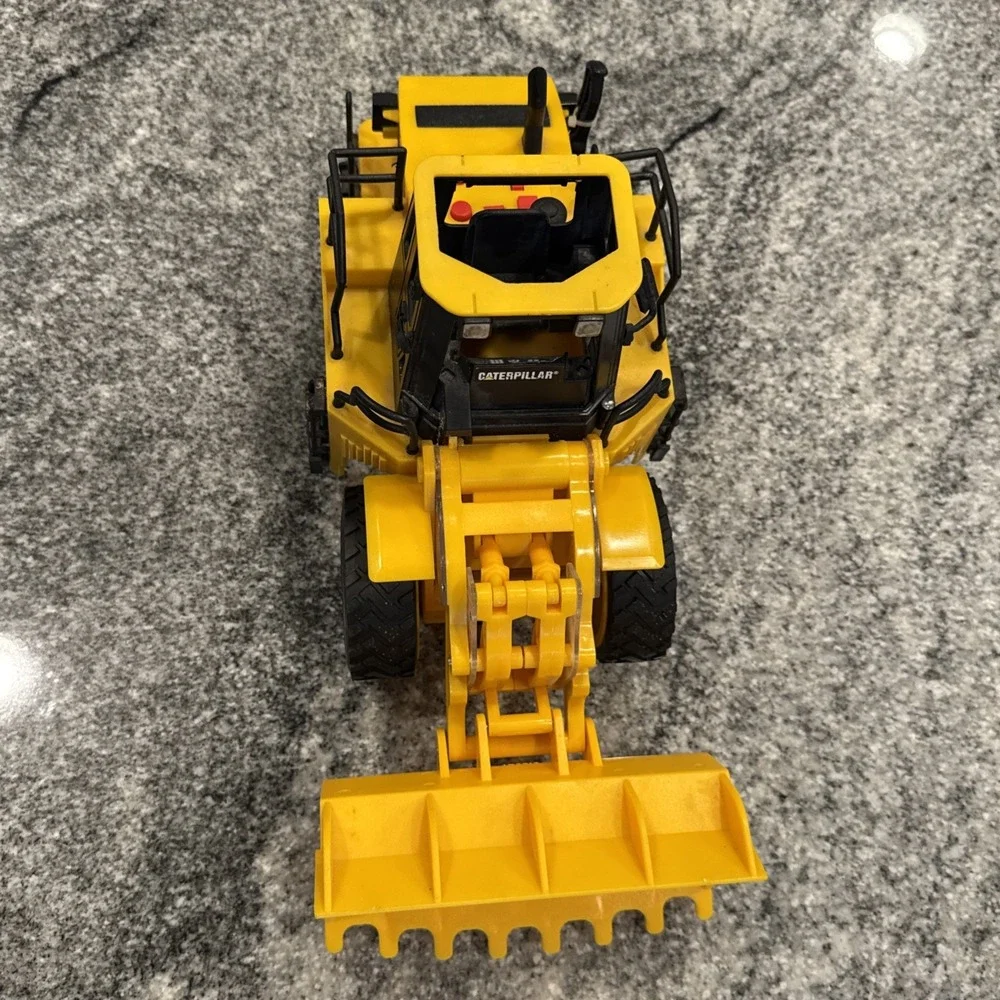 CAT Caterpillar‎ Bulldozer Construction Vehicle moves Sounds Lights Works 12